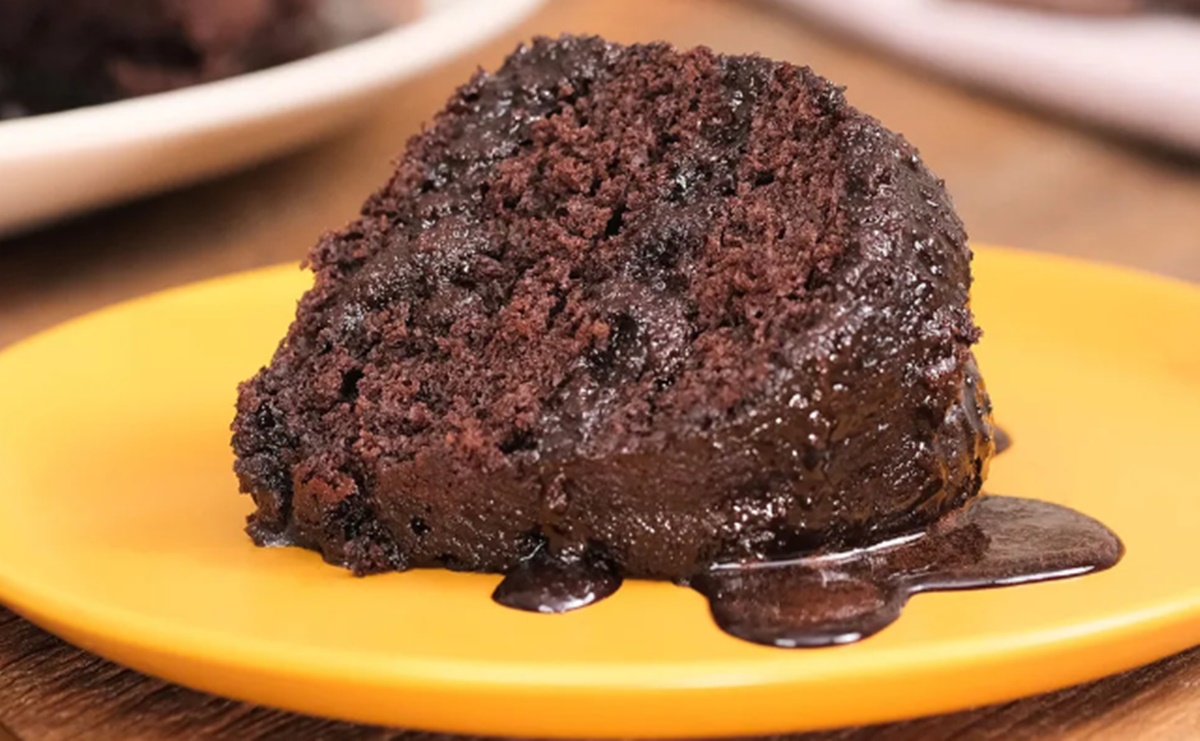 BOLO DE CHOCOLATE FÁCIL