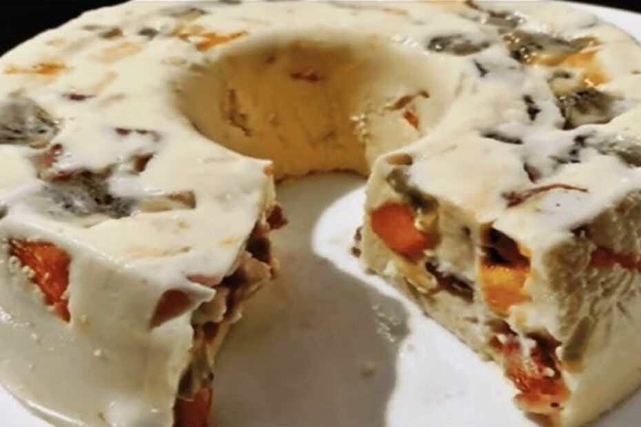 Aprenda a fazer o Bolo Tropicana com leite condensado, banana, maçã e limão. Receita fofinha, úmida e deliciosa para o café da tarde!